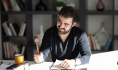 La case 2CA de votre déclaration d’impôt vous permet de déduire certains frais bancaires liés à la gestion de vos capitaux mobiliers: frais de garde, encaissement de dividendes, location de coffre-fort…