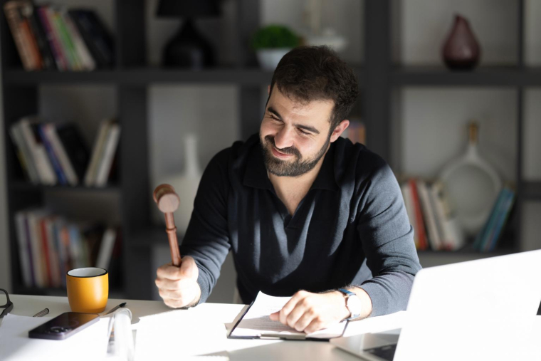 La case 2CA de votre déclaration d’impôt vous permet de déduire certains frais bancaires liés à la gestion de vos capitaux mobiliers: frais de garde, encaissement de dividendes, location de coffre-fort…