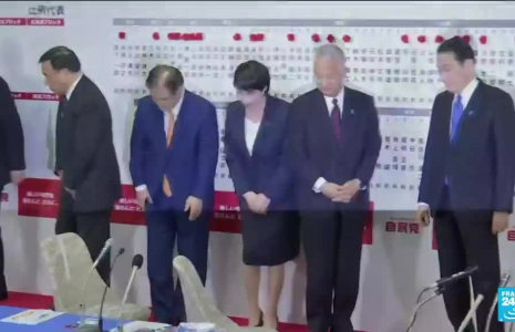 Législatives au Japon : la coalition au pouvoir recule mais conserve la majorité