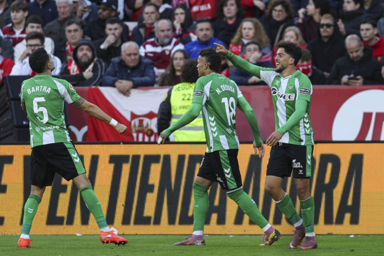 Le derby sévillan est vert et blanc