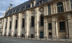 La présence d'un bon établissement scolaire a proximité d'un logement peut faire varier les prix jusqu'à 25% (Crédits photo : Wikimedia Commons - Lionel Allorge )