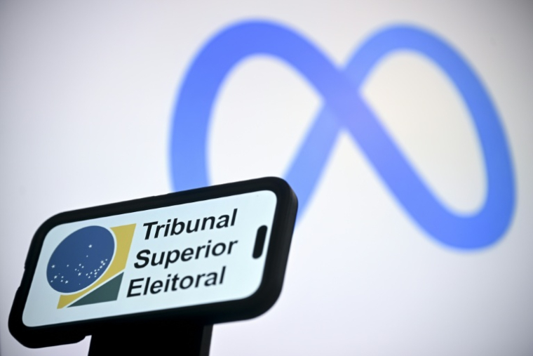 Meta annonce avoir mis en place les mesures réclamées par la justice électorale du Brésil pour garantir un traitement égalitaire sur ses plateformes aux campagnes du président de gauche Lula et du conservateur Flavio Bolsonaro ( AFP / MAURO PIMENTEL )