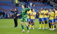 Quand un chien vient mordre les dirigeants de Mansfield Town en pleine interview
