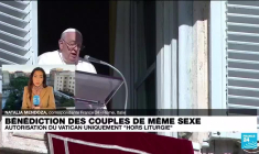 Le Vatican autorise la bénédiction hors-liturgie des couples de même sexe