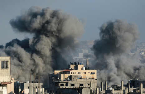 Nuage de fumée au-dessus de Jabalia, dans le nord de la bande de Gaza, après une frappe israélienne le 28 juin 2025 ( AFP / Bashar TALEB )