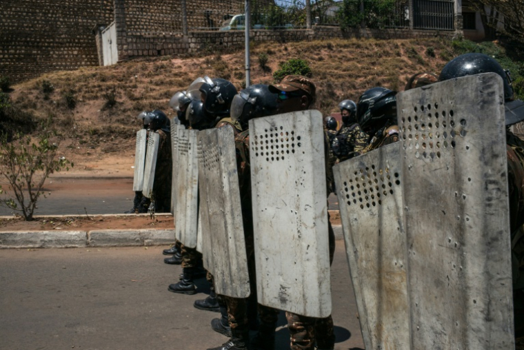 Des centaines de protestataires se sont rassemblés mardi à Antananarivo pour réclamer le départ du président Andry Rajoelina ( AFP / RIJASOLO )