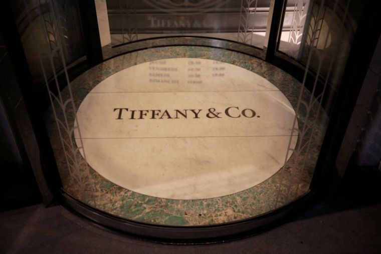 TIFFANY SE DONNE DE L'AIR EN RENÉGOCIANT SES COVENANTS, VENTES EN BERNE AU PREMIER TRIMESTRE