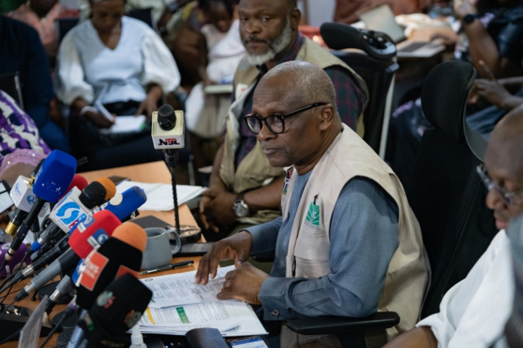 Jide Idris, directeur du Centre nigérian de contrôle et de prévention des maladies (NCDC), s'adresse à la presse à Abuja, le 25 octobre 2026 ( AFP / Taibat Ajiboye )