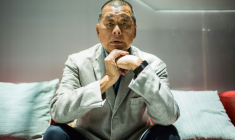 (Photo archives) Le magnat des médias Jimmy Lai prend la pose pendant un entretien avec l'AFP, le 16 juin 2020 à Hong Kong (Chine) ( AFP / Anthony WALLACE )