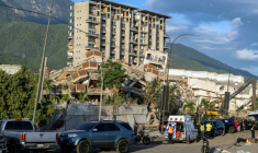 Des bâtiments détruits sont visibles à Caraballeda, dans l'État de La Guaira (Venezuela), le 28 juin 2026, à la suite de séismes ( POOL / Miguel MEDINA )