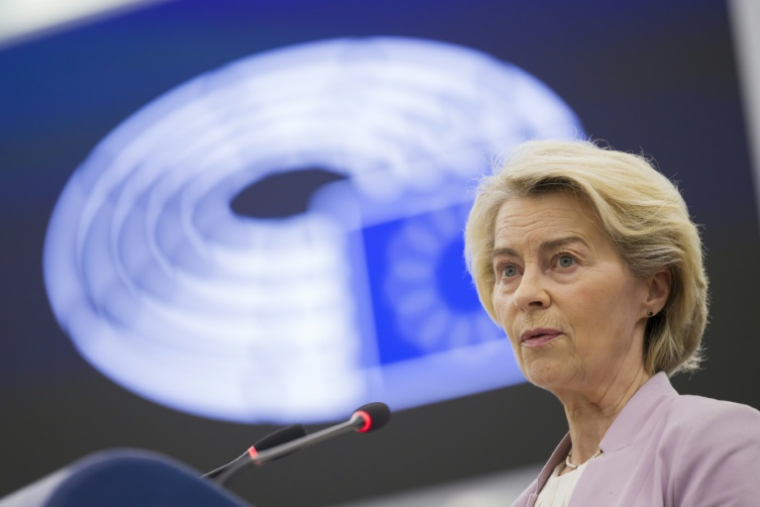 La présidente de la Commission européenne, Ursula von der Leyen, au Parlement européen à Strasbourg, le 9 juillet 2025 ( AFP / Jean-Christophe VERHAEGEN )