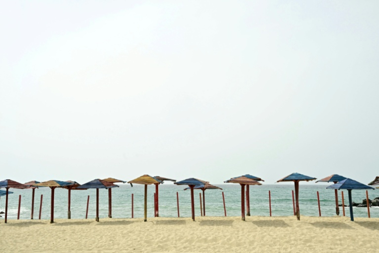 Une plage vide à Caraballeda, au Venezuela, dans l'Etat de La Guaira dévasté par un double séisme, le 10 juillet 2026 ( AFP / MARTIN BERNETTI )