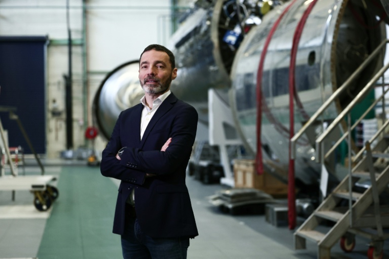 Le président exécutif de la start-up française MaiaSpace Yohann Leroy dans l'atelier de prototypes à Vernon, dans l'Eure, le 2 décembre 2025  ( AFP / Thibaud MORITZ )