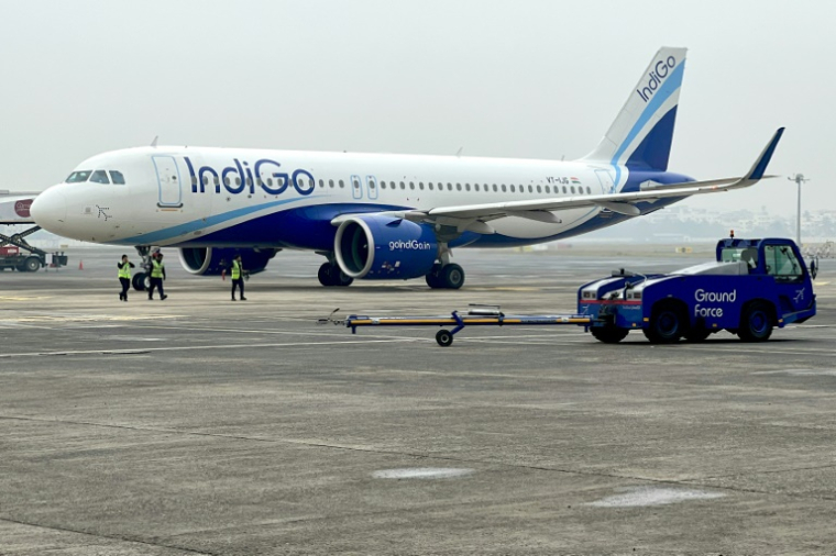 les activités de la première compagnie aérienne indienne Indigo sont sérieusement pertubées depuis lundi par des "problèmes opérationnels inattendus" qui ont précipité une enquête des autorités ( AFP / Indranil Mukherjee )