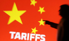 Illustration du président américain Donald Trump, un drapeau chinois et le mot "Tarifs"