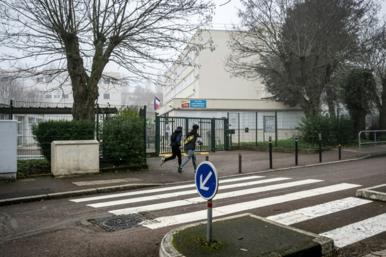 Le collège Champollion, dans le quartier des Grésilles à Dijon, le 13 décembre 2025 ( AFP / ARNAUD FINISTRE )