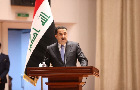 Mohammed Shia al-Sudani prend la parole lors d'un vote sur le cabinet de Sudani au Parlement à Bagdad, en Irak