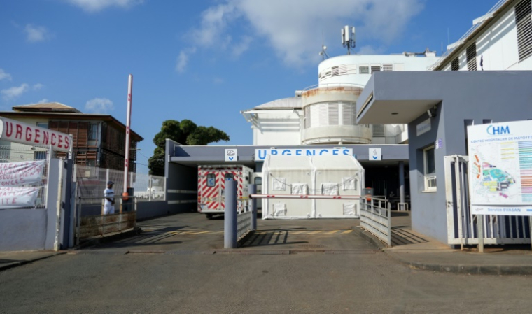 Entrée des urgences de l'hôpital de Mamoudzou, le 27 août 2026 ( AFP / Marine Gachet )