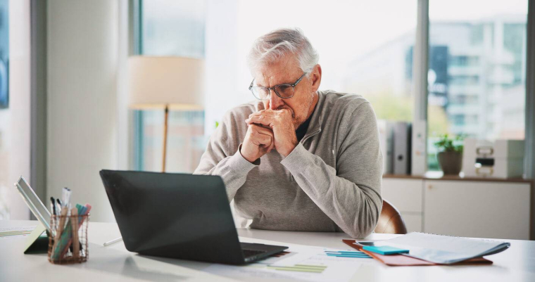 Retraite : que faire en cas de perte de ses bulletins de salaire ? / iStock.com - Jacob Wackerhausen