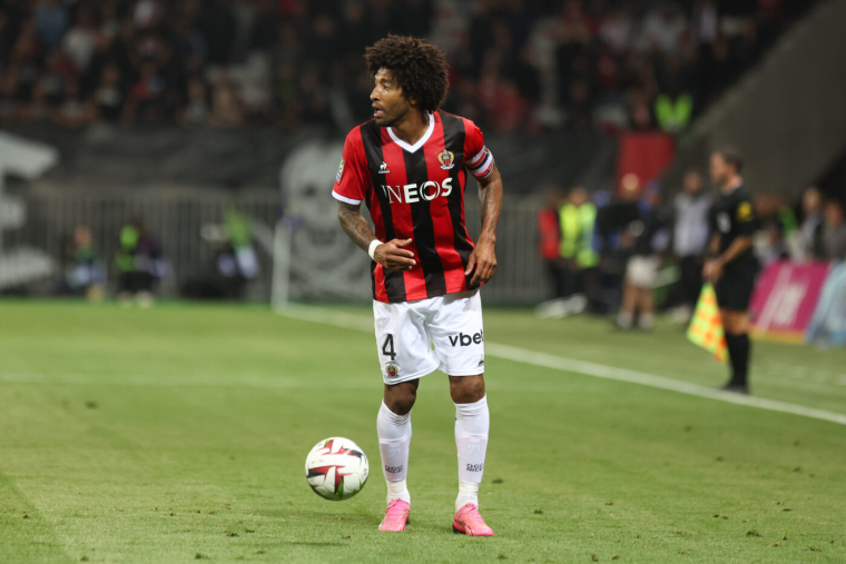 Dante devient le joueur de champ le plus âgé à disputer un match de Ligue Europa