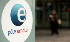 Photo du logo de Pole Emploi sur l'entrée d'un bureau à Noisy-le-Grand