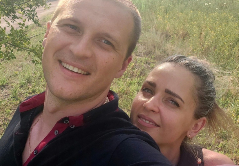 Margaryta Chabanova et Dmitri Chabanov prennent un selfie à Lougansk, en Ukraine, le 15 juillet 2021, avant l'invasion russe de l'Ukraine  ( FAMILY HANDOUT / Dmytro SHABANOV )