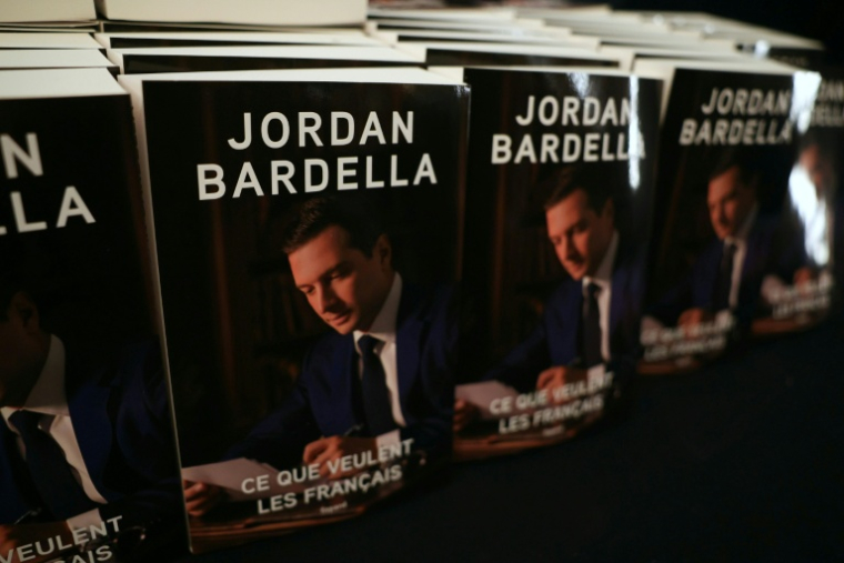 Le livre de Jordan Bardella présenté au théâtre Marigny à Paris le 28 octobre 2025 ( AFP / Thomas SAMSON )