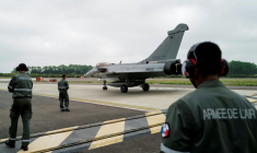 Un Rafale s'apprête à décoller pour une mission de police du ciel sur la base d'Orange le 28 avril 2026 ( AFP / Sylvain THOMAS )