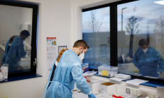 CORONAVIRUS: NEUF CAS DE CONTAMINATION PAR OMICRON IDENTIFIÉS EN FRANCE