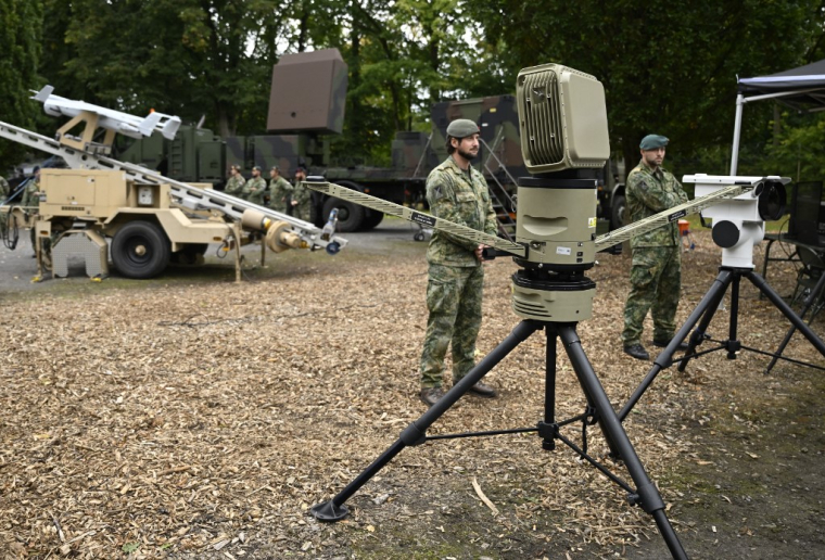 Un système anti-drone à Munster, en Allemagne, le 25 septembre 2025. (illustration) ( AFP / INA FASSBENDER )