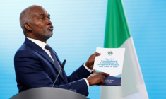 Le ministre nigérian des Affaires étrangères Yusuf Tuggar lors d'un point presse à Berlin le 4 novembre 2025  ( AFP / Odd ANDERSEN )