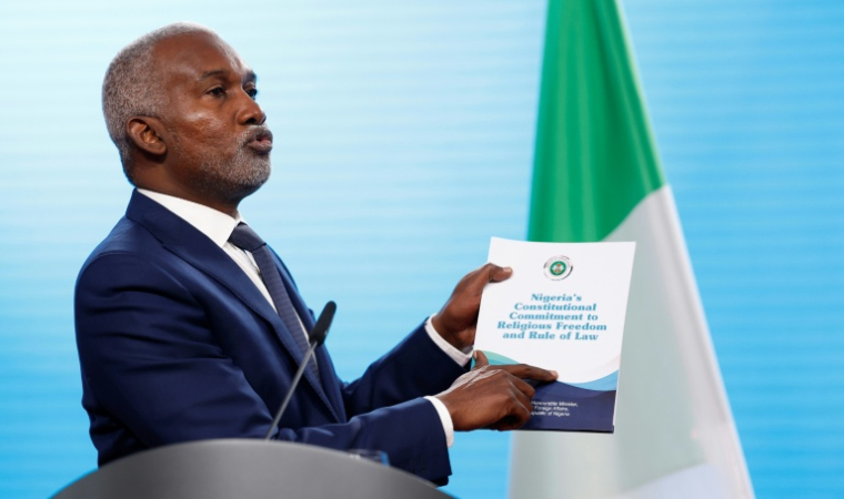 Le ministre nigérian des Affaires étrangères Yusuf Tuggar lors d'un point presse à Berlin le 4 novembre 2025  ( AFP / Odd ANDERSEN )