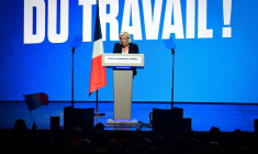 Marine Le Pen le 1er mai 2026, à Mâcon en Saône-et-Loire ( AFP / OLIVIER CHASSIGNOLE )