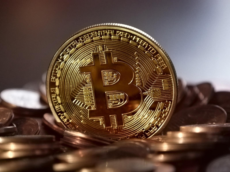 Le Sénat a adopté un projet de loi visant à renforcer les contrôles fiscaux autour des cryptomonnaies. (illustration) (MichaelWuensch / Pixabay)