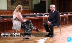 Antonio Tajani : "Nous ne sommes pas contre les immigrés, nous voulons la migration régulière"