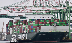 L'excédent commercial Chine/Etats-Unis sur les biens a approché les 300 milliards de dollars en 2024 (illustration) ( AFP / FREDERIC J. BROWN )