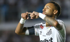 Critiqué, Neymar lâche ses nerfs sur un supporter