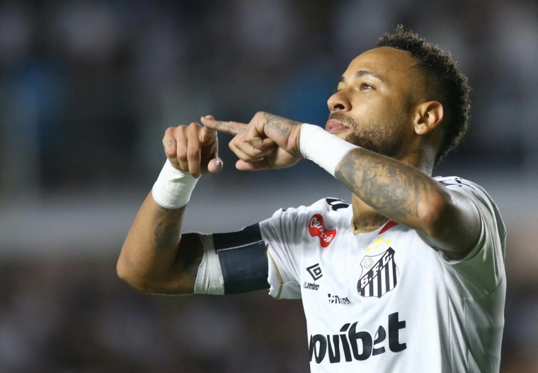 Critiqué, Neymar lâche ses nerfs sur un supporter