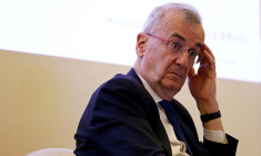 Le gouverneur de la banque centrale française, M. Villeroy de Galhau, donne une conférence de presse sur l'état de l'économie
