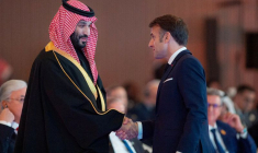 Le prince héritier saoudien Mohammed ben Salmane rencontre le président français Emmanuel Macron à Riyad, en Arabie saoudite.