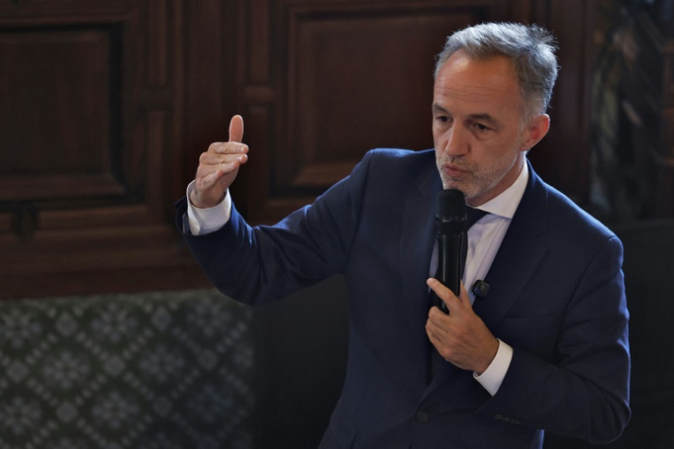 Le maire socialiste de Paris Emmanuel Gregoire à Paris le 18 mai 2026 ( AFP / Kenzo TRIBOUILLARD )