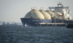 Un navire transportant du gaz naturel liquifié (GNL) à Kawasaki, près de Tokyo, le 8 avril 2026 ( AFP / Yuichi YAMAZAKI )