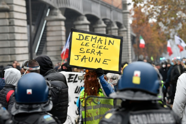 Manifestation de gilets jaunes à Paris le 20 novembre 2021 ( AFP / Alain JOCARD )