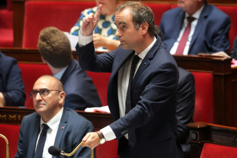 Le premier ministre Sébastien Lecornu lors d'une séance de questions au gouvernement à l'Assemblée nationale, le 30 juin 2026 à Paris ( AFP / Kenzo TRIBOUILLARD )
