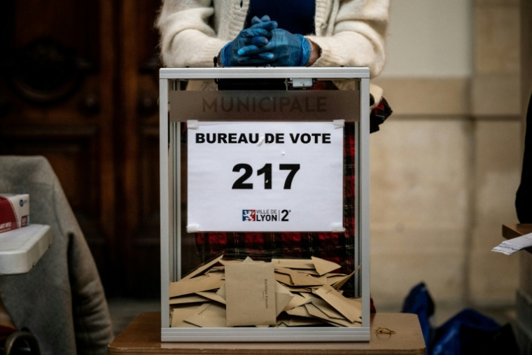 Urne lors de l'élection municipale du 15 mars 2020 à Lyon ( AFP / JEFF PACHOUD )
