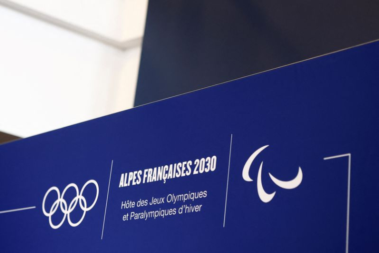 Les anneaux olympiques et le logo des Jeux paralympiques