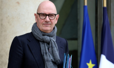 Le ministre de l'Economie et des Finances, Roland Lescure à la sortie de l'Elysée, le 28 janvier 2026 à Paris ( AFP / Ludovic MARIN )