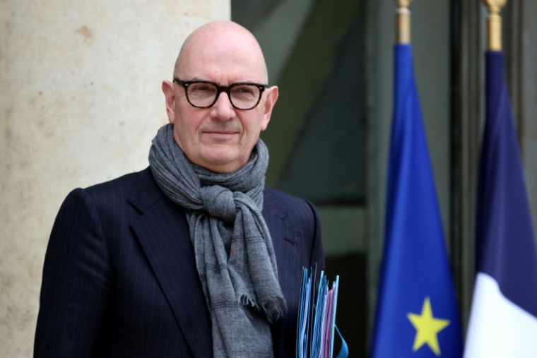 Le ministre de l'Economie et des Finances, Roland Lescure à la sortie de l'Elysée, le 28 janvier 2026 à Paris ( AFP / Ludovic MARIN )