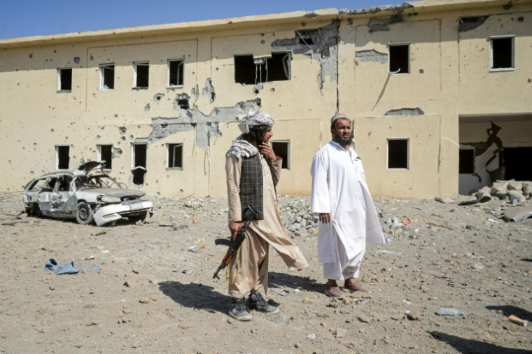 Sur le site d'une frappe pakistanaise près d'un futur camp pour migrants afghans, à Takhta Pul, dans la province afghane de Kandahar, le 28 février 2026 ( AFP / - )