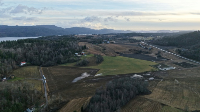 Vue aérienne du site norvégien de Fensfeltet abritant quelque 8,8 millions de tonnes de terres rares à Ulefoss, au sud-ouest d'Oslo, le 19 décembre 2025  ( AFP / Sulejman Alihodzic )